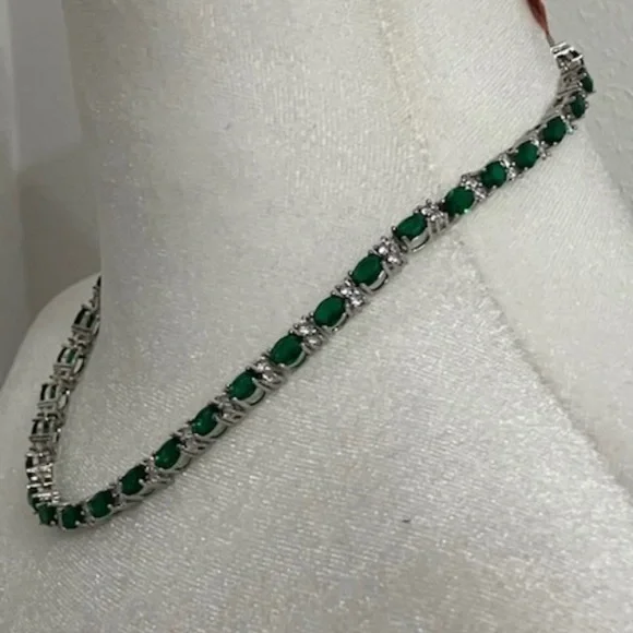 NWT Elegant Green & White Cubic Zirconia Necklace 16 inches - Picture 5 of 8